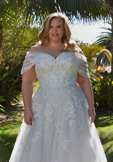 Plus Size Wedding Dresses & Wedding Accessories .